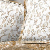Visuel zoom sur détails taies d'oreiller, parure de draps fleuris en flanelle, couleur taupe et blanche, motif floral, 4 pièces