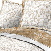 Visuel sur fond blanc parure de draps fleuris en flanelle, couleur taupe et blanche, motif floral 4 pièces